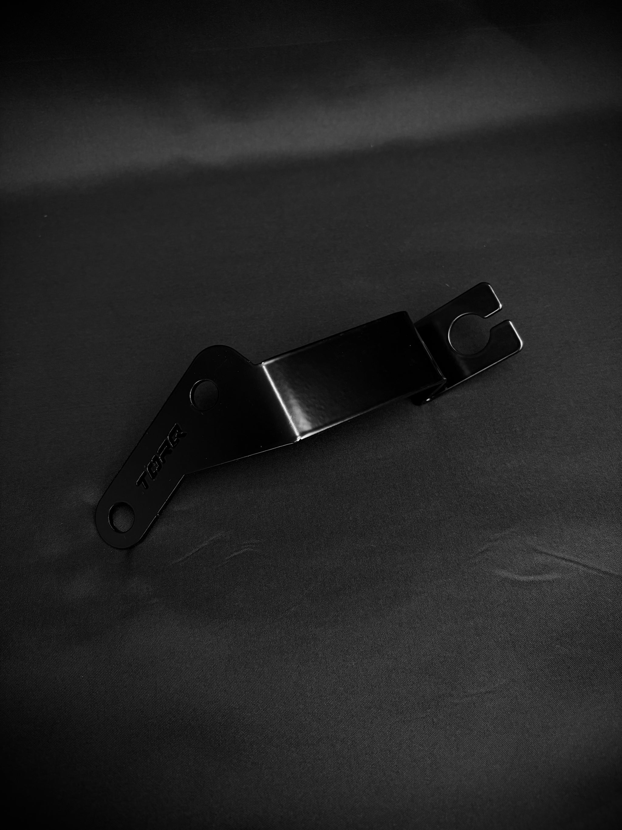 TORQ Bonnet Mount – Toyota Hilux N70