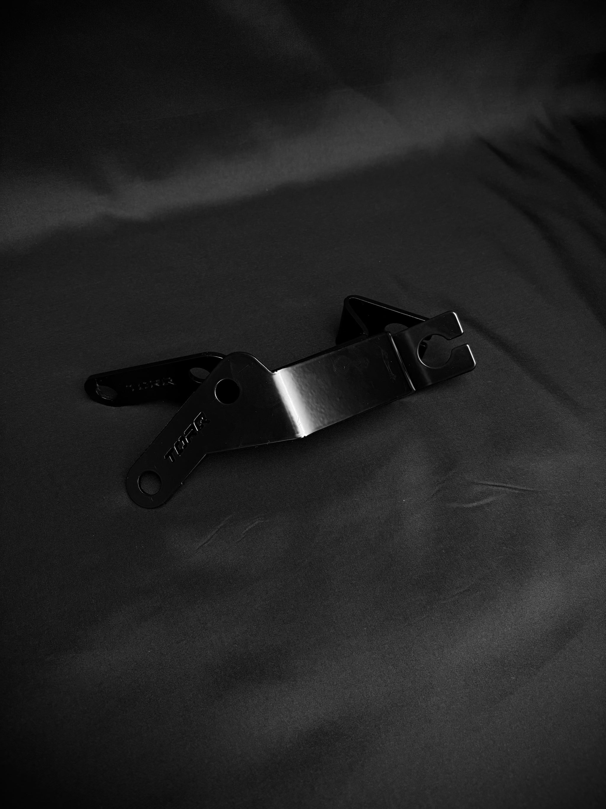 TORQ Bonnet Mount – Toyota Hilux N70